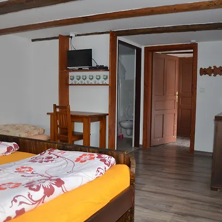 Hospudka U Zvonicky Πανσιόν Dolní Bousov